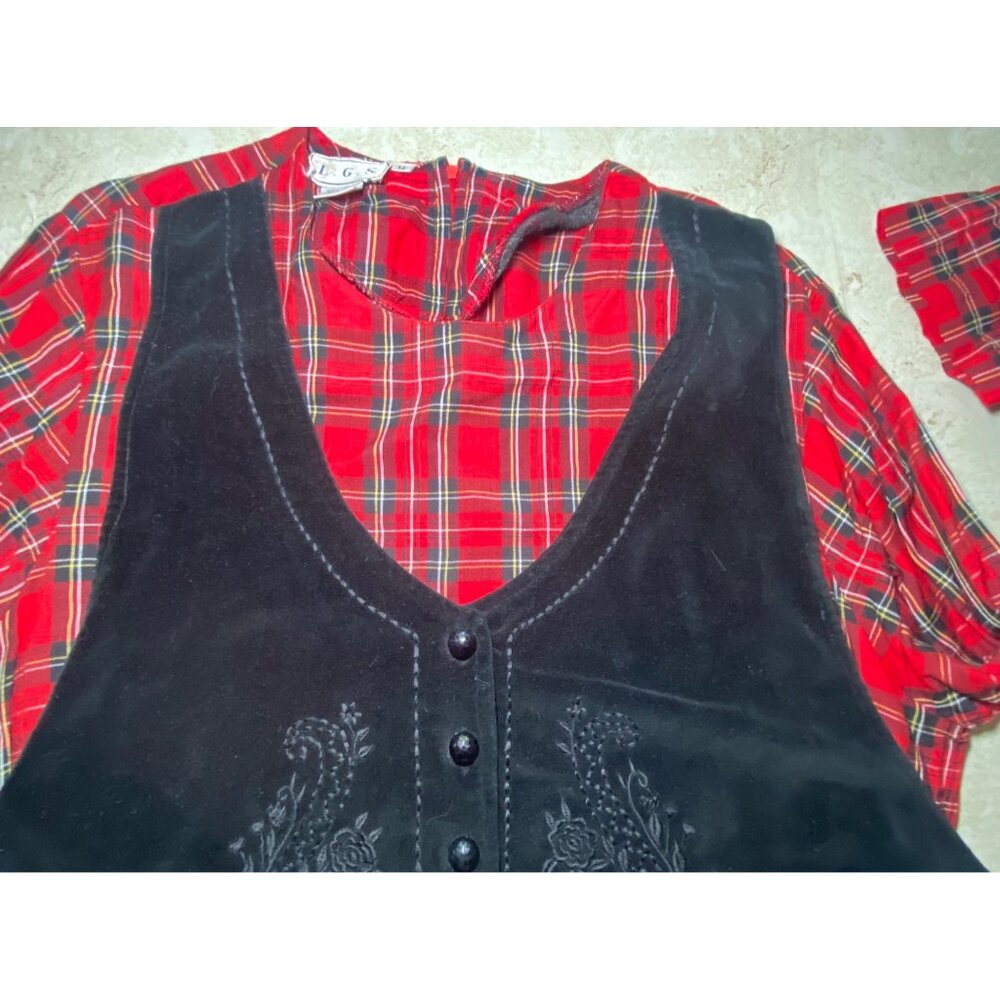 Red Plaid Long Sleeve Christmas Dress With Black Attached Velvet Vest‎ Modest
